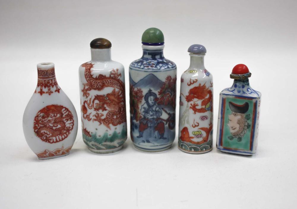 FIVE CHINESE PORCELAIN SNUFF BOTTLES  33dfab