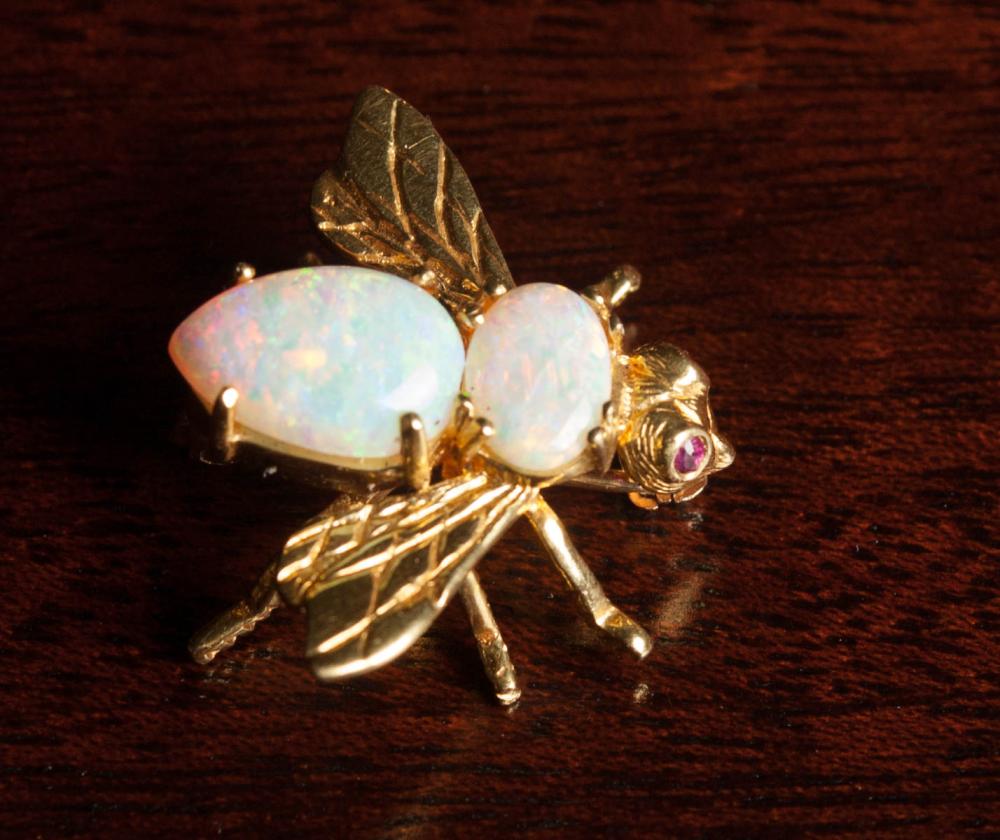 OPAL AND EIGHTEEN KARAT GOLD BEE