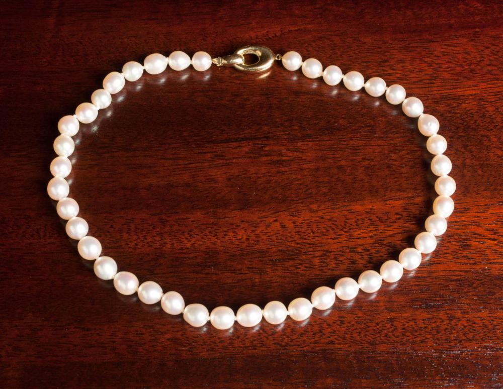 PEARL AND FOURTEEN KARAT GOLD NECKLACE  33e05c