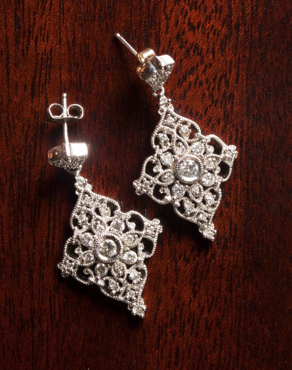 PAIR OF DIAMOND AND FOURTEEN KARAT 33e075