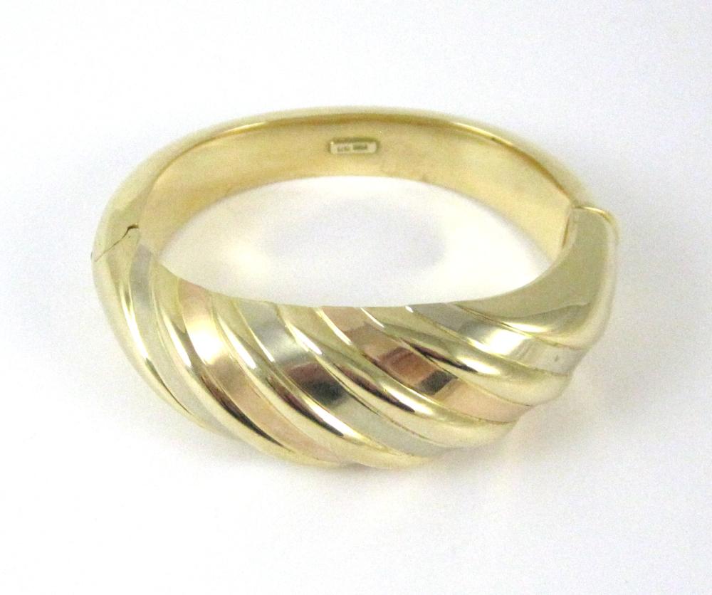 ITALIAN FOURTEEN KARAT GOLD BANGLE  33e0cd