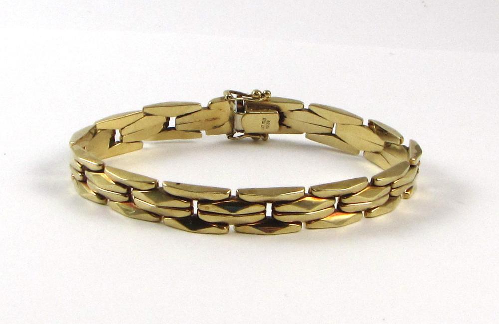 ITALIAN FOURTEEN KARAT GOLD BRACELET.