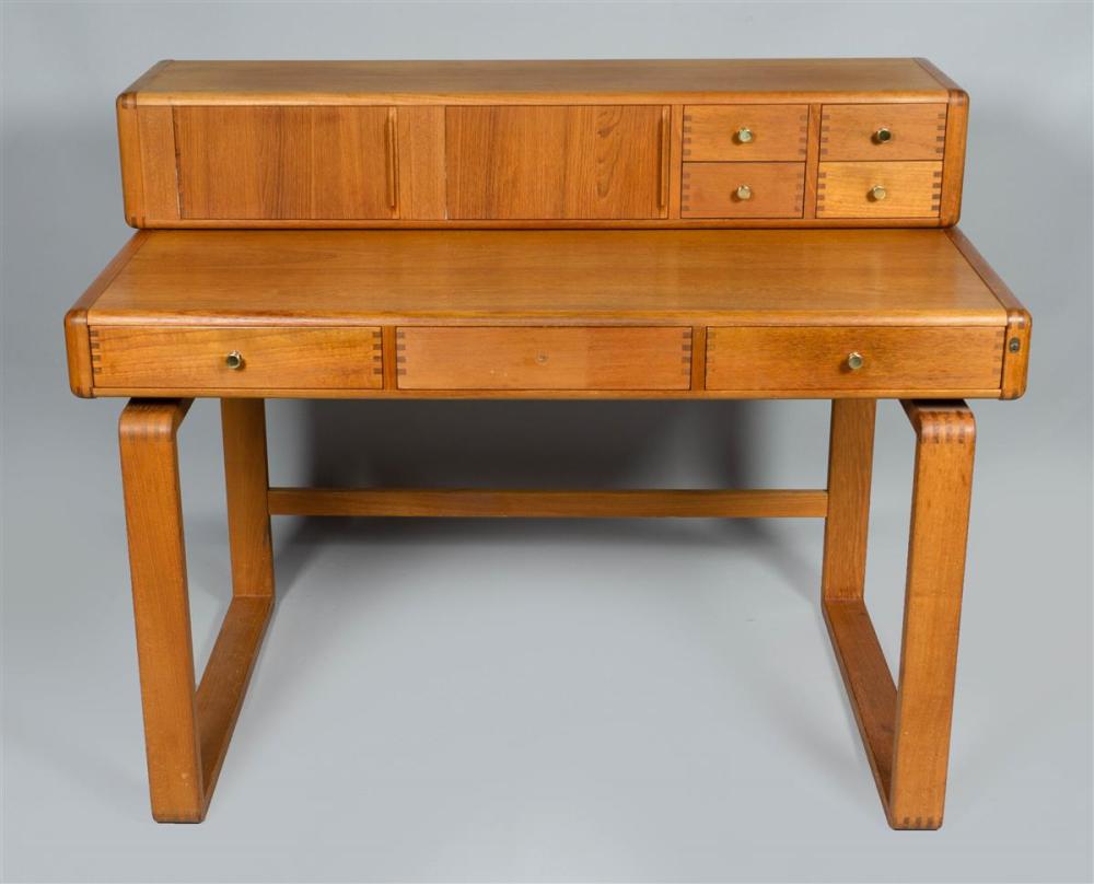 D-SCAN TEAK DESKD-SCAN TEAK DESK,