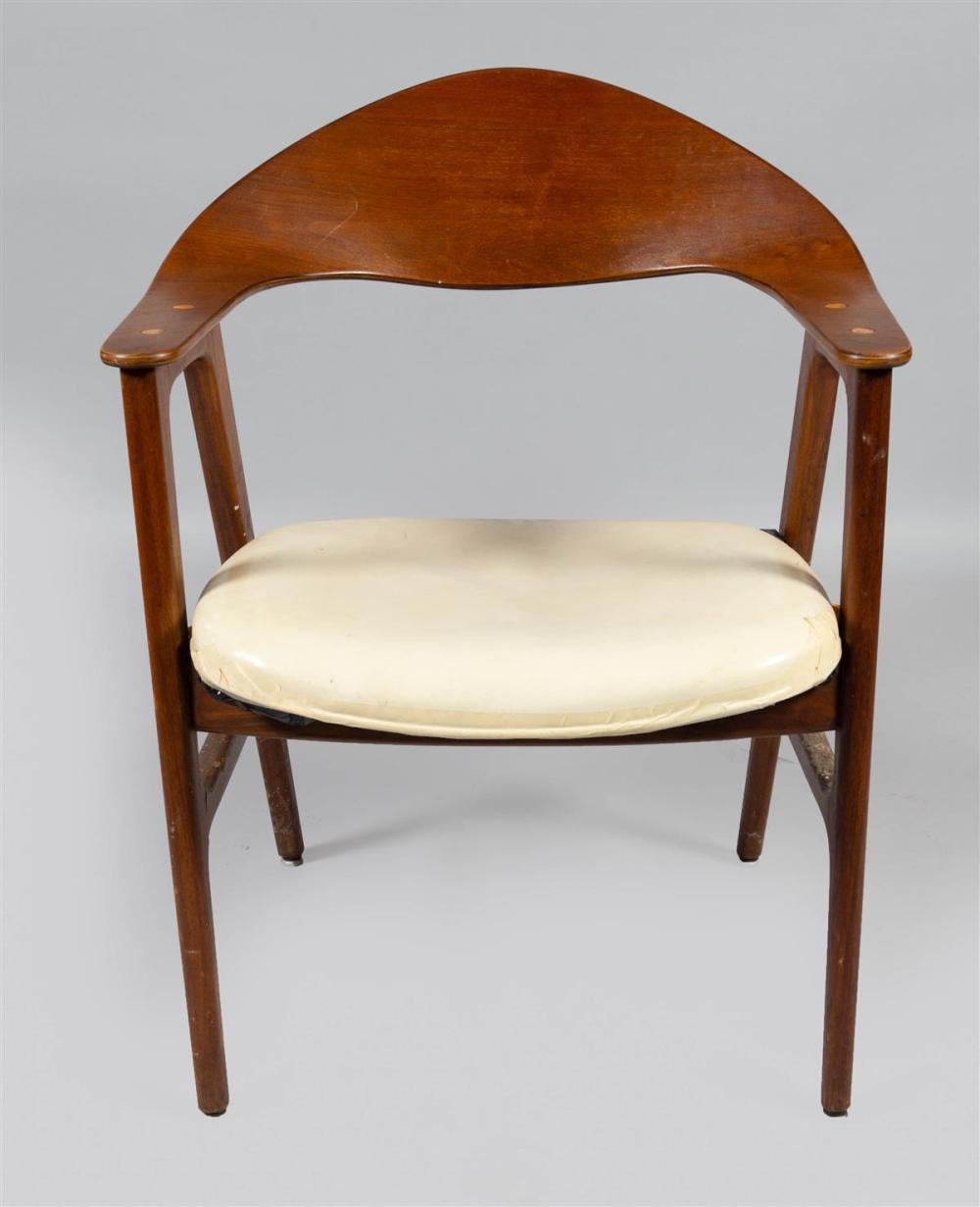 DANISH MODERN TEAK CONTINUOUS ARMCHAIR  33ba54