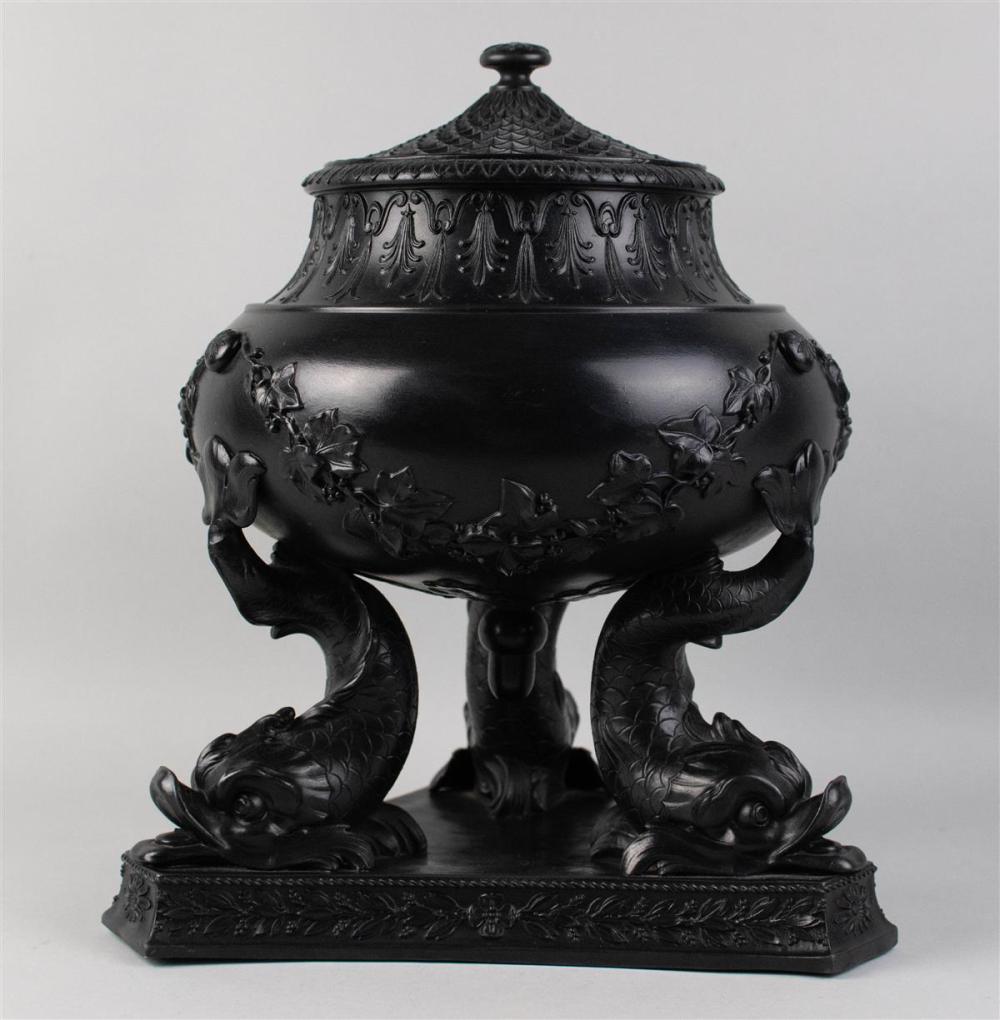 WEDGWOOD BLACK BASALT LARGE DOLPHIN  33ba90