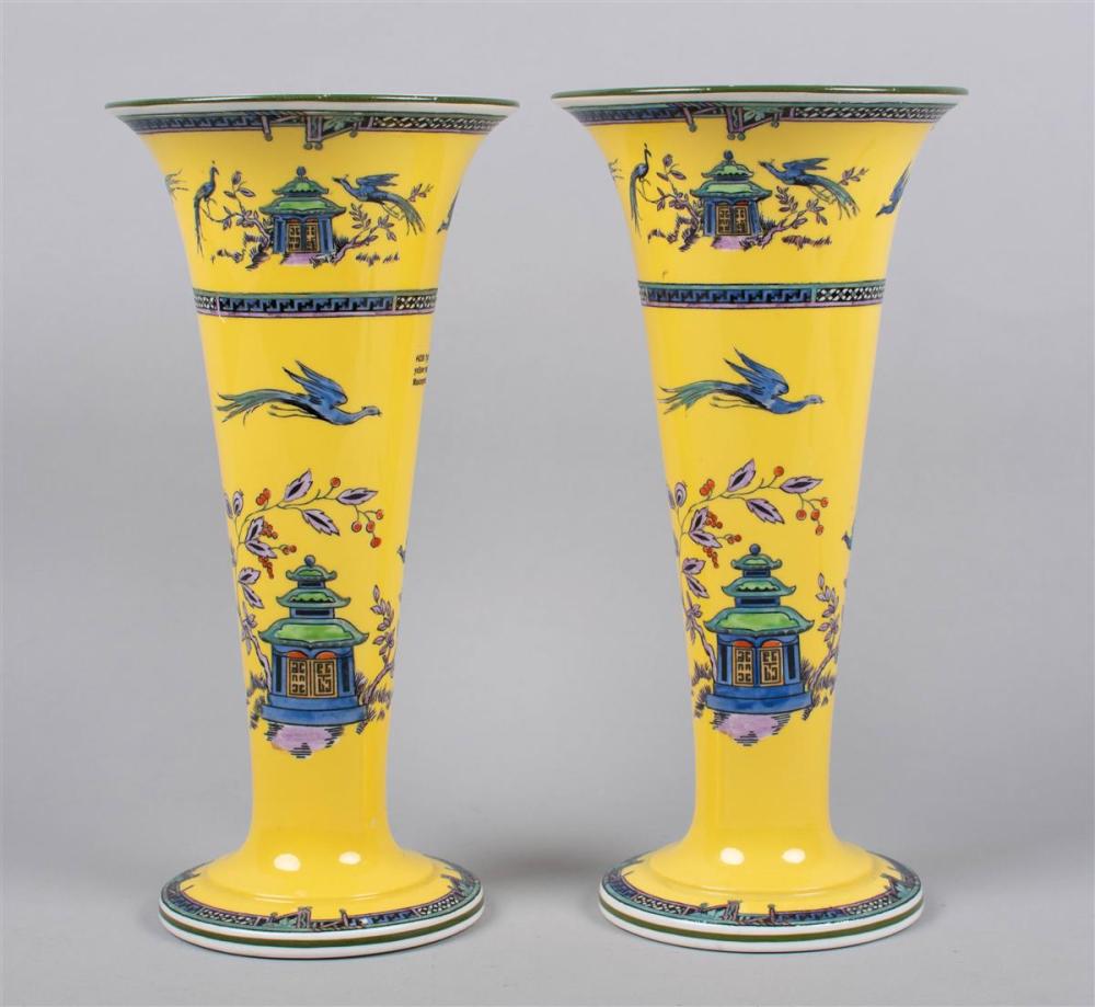 PAIR OF WEDGWOOD BONE CHINA CANARY 33bb6d