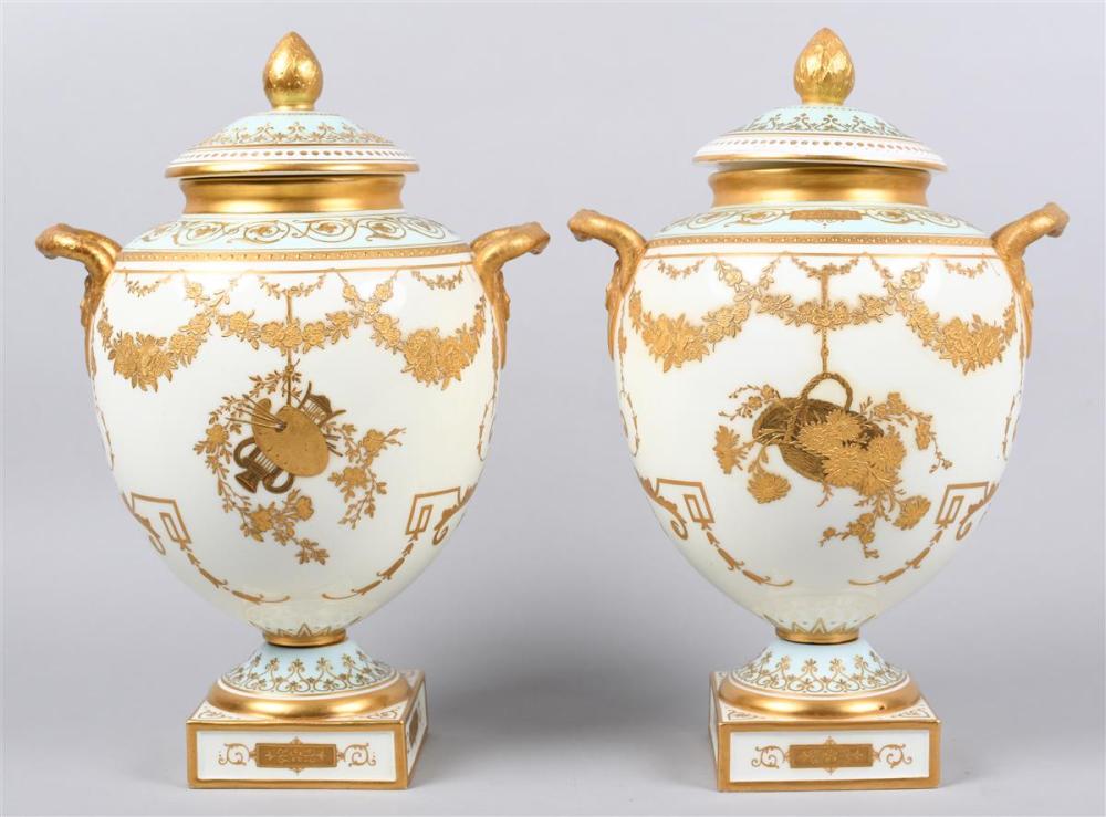 PAIR OF WEDGWOOD VICTORIA WARE  33bb68