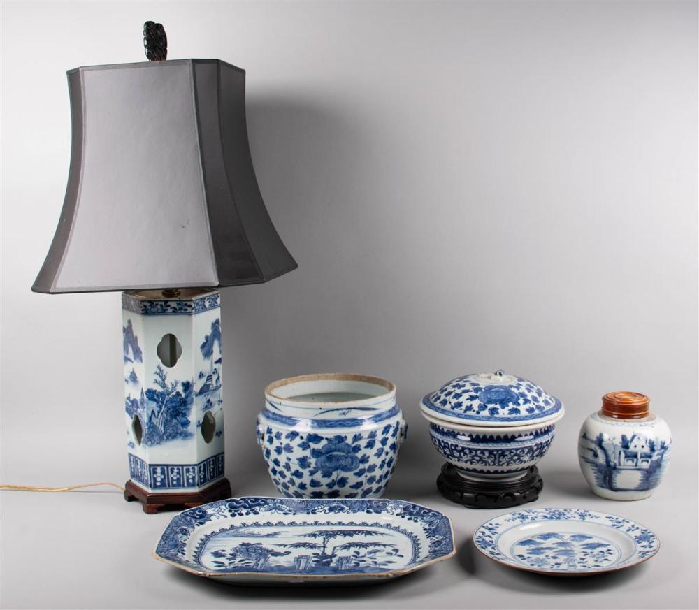 GROUP OF CHINESE UNDERGLAZE BLUE 33bd9b