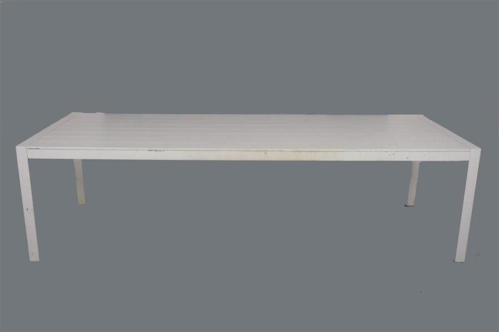 WHITE PAINTED METAL OUTDOOR TABLEWHITE 33bf1a