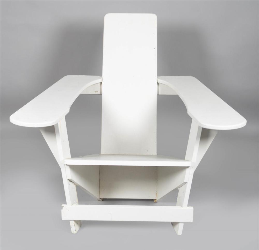 WHITE PAINTED CONTINUOUS ARMCHAIRWHITE 33bf24