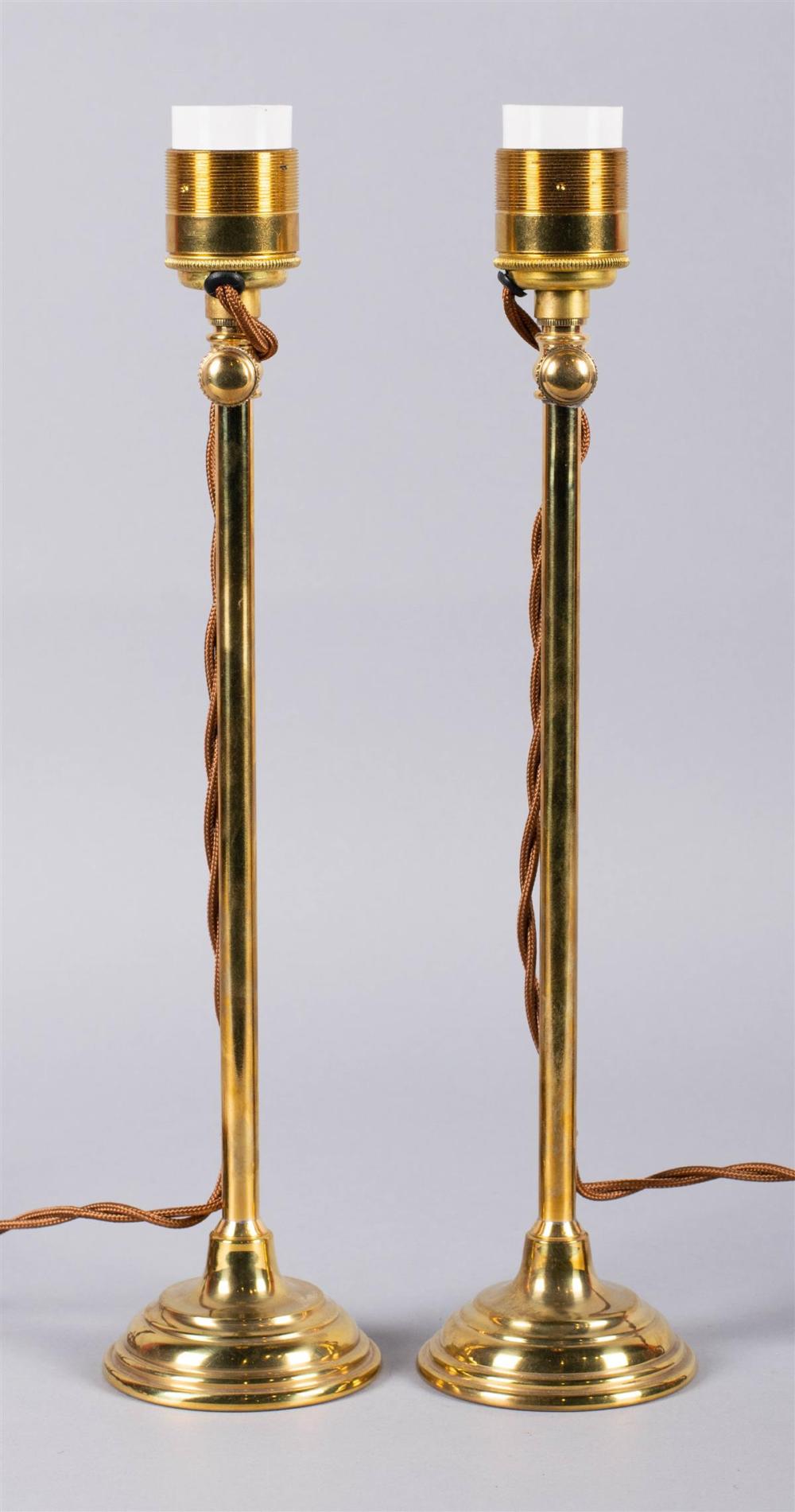 PAIR OF SMALL BRASS CANDLESTICK 33bfa0