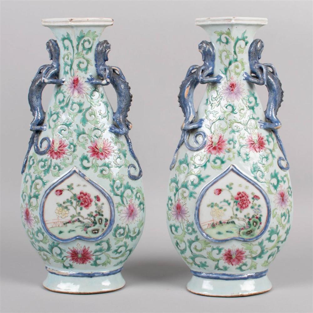 PAIR OF CHINESE PORCELAIN FAMILLE 33bfc3