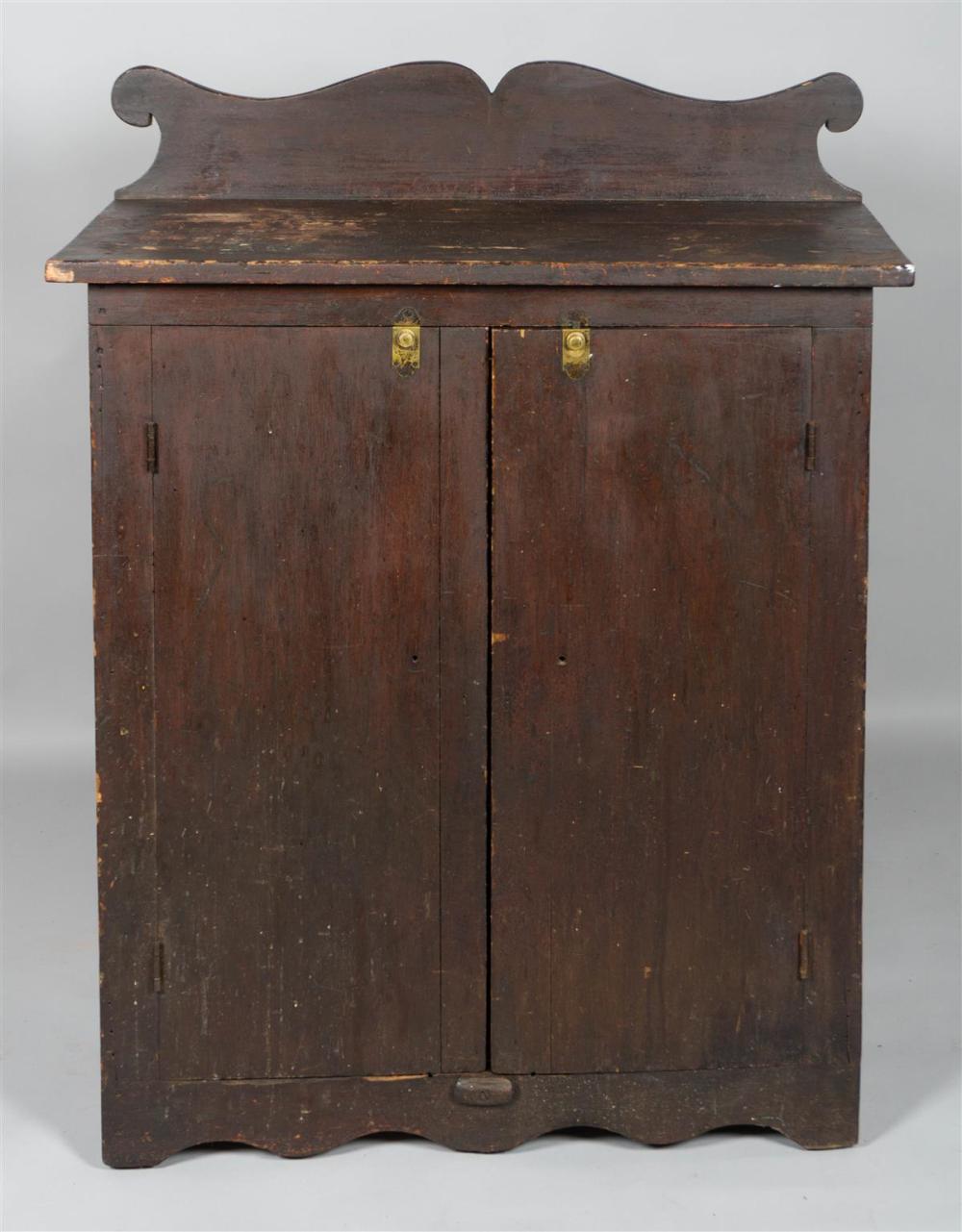 COUNTRY MAHOGANY STAINED SIDE CABINET  33c176