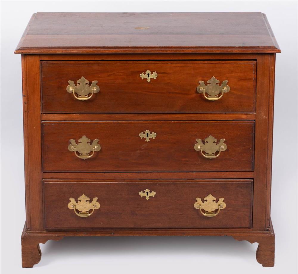 CHIPPENDALE STYLE MAHOGANY CHEST