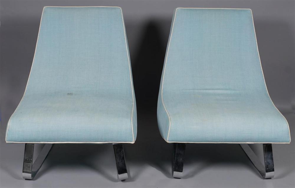 PAIR OF MODERN CHROME LOUNGE CHAIRS 33c299