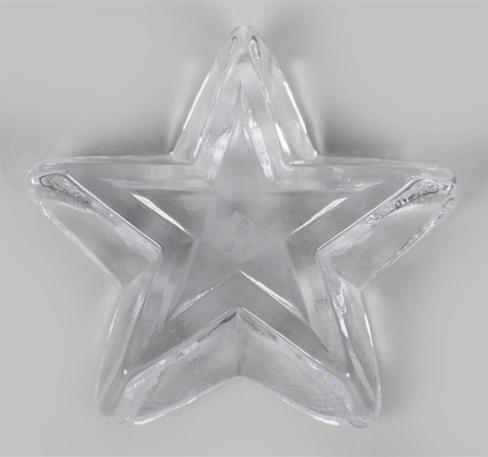 STAR FORM GLASS PAPERWEIGHT FROM 33c3ea