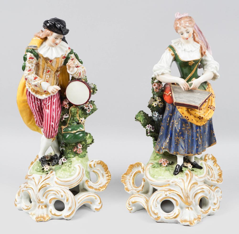 PAIR OF CHELSEA-DERBY STYLE PORCELAIN