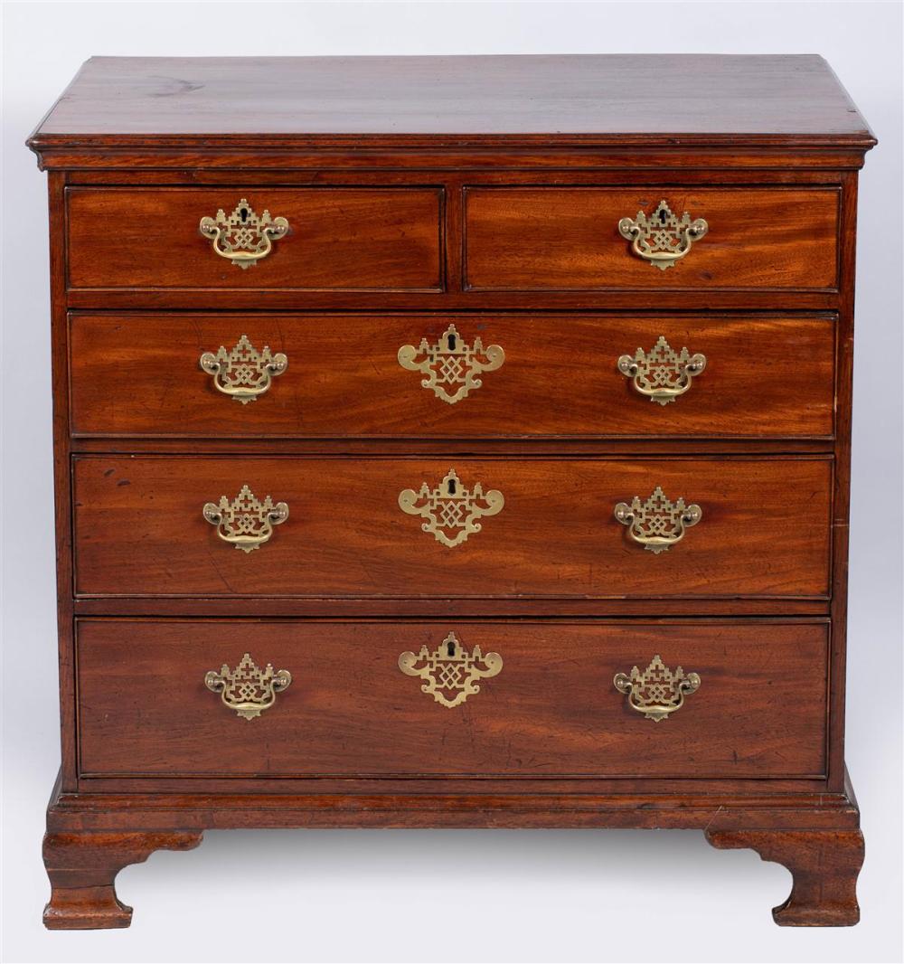 GEORGE III MAHOGANY CHEST OF DRAWERS  33c4c9