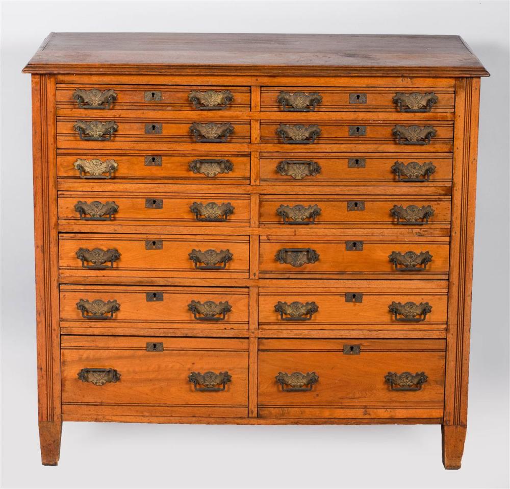 VICTORIAN WALNUT CHEST OF DRAWERS  33c4de