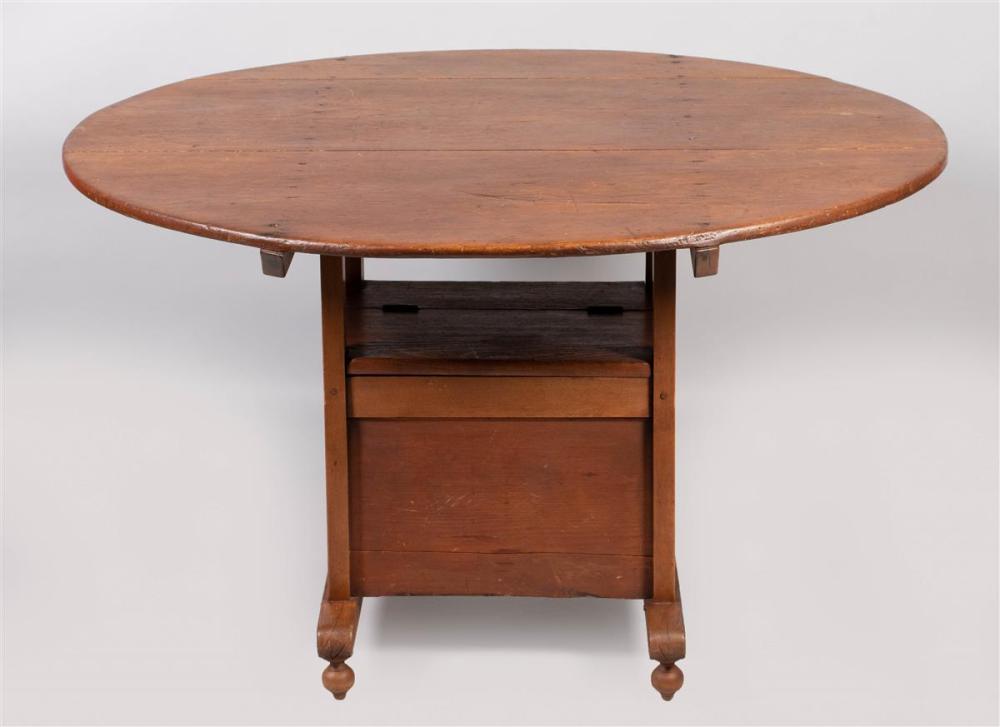 COUNTRY STAINED PINE TAVERN TABLE