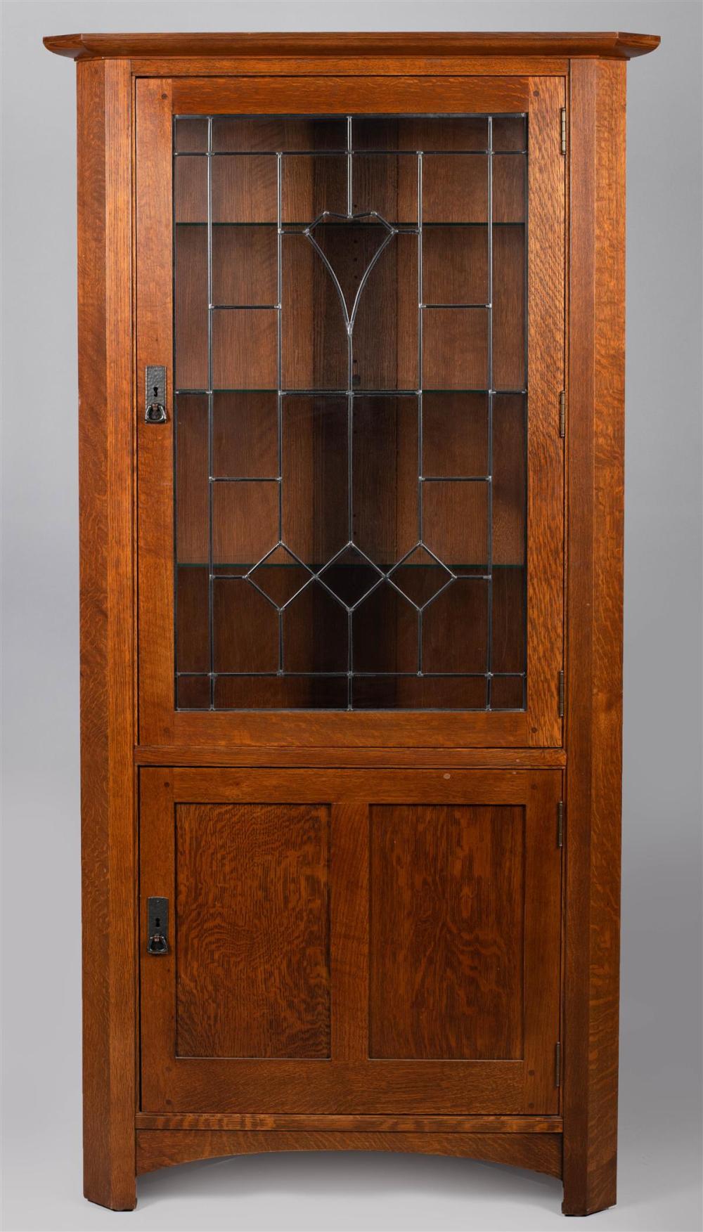 STICKLEY STYLE OAK CORNER CUPBOARD 33c574