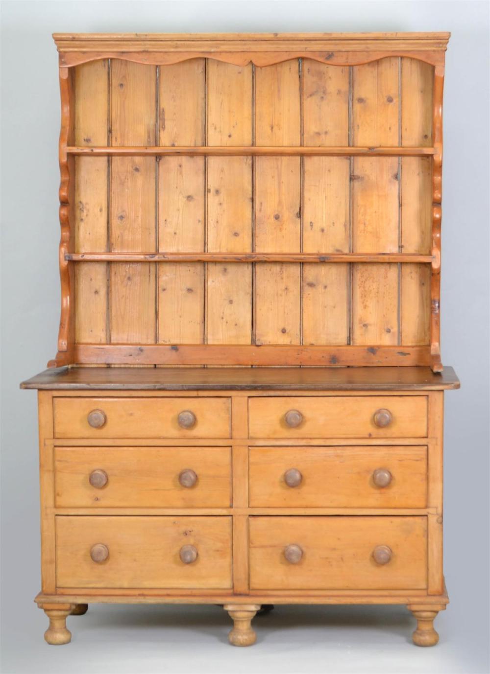 ENGLISH PROVINCIAL PINE DRESSER 33c5f8