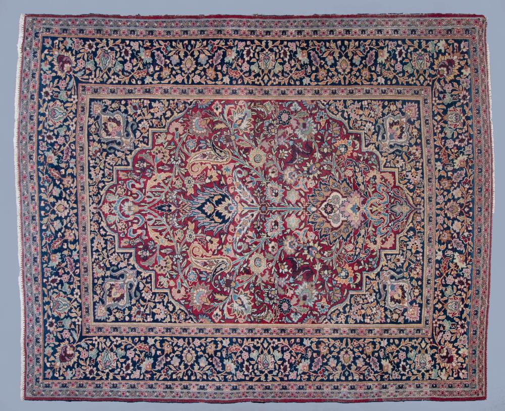 ISFAHAN WOOL RUG APPROX. 5'1/2"