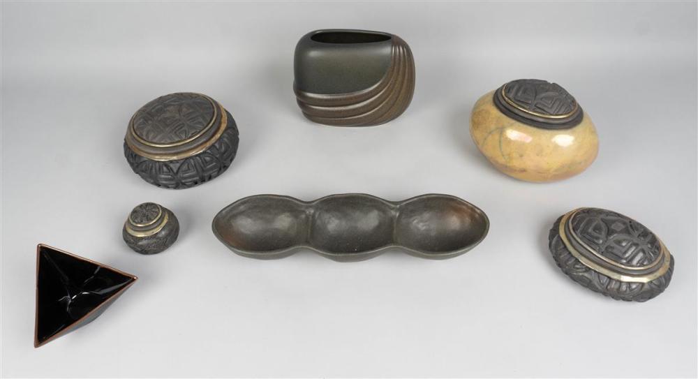 GROUP OF BLACK CERAMICS, MODERNGROUP