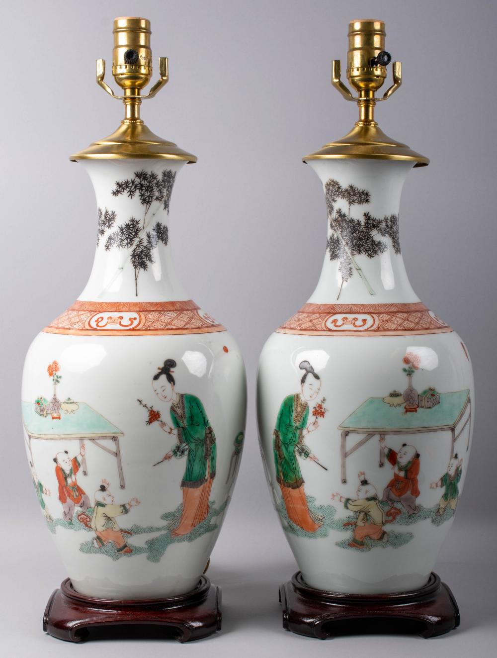 PAIR OF CHINESE FAMILLE VERTE DECORATED 33c788