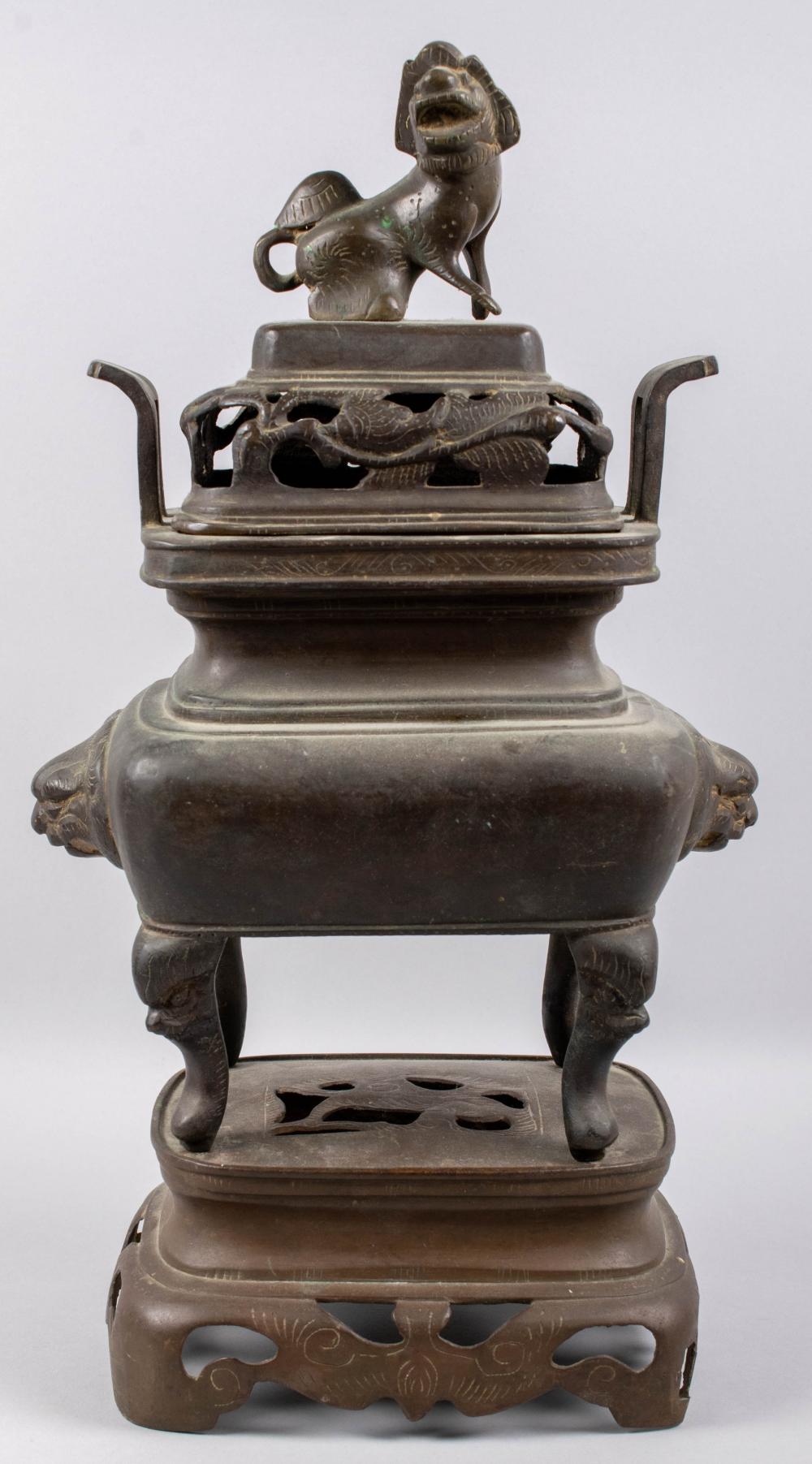 CHINESE BRONZE TRIPOD CENSER AND 33c782