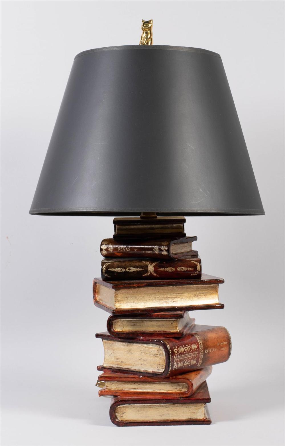 TABLE LAMP IN THE FORM OF A STACK