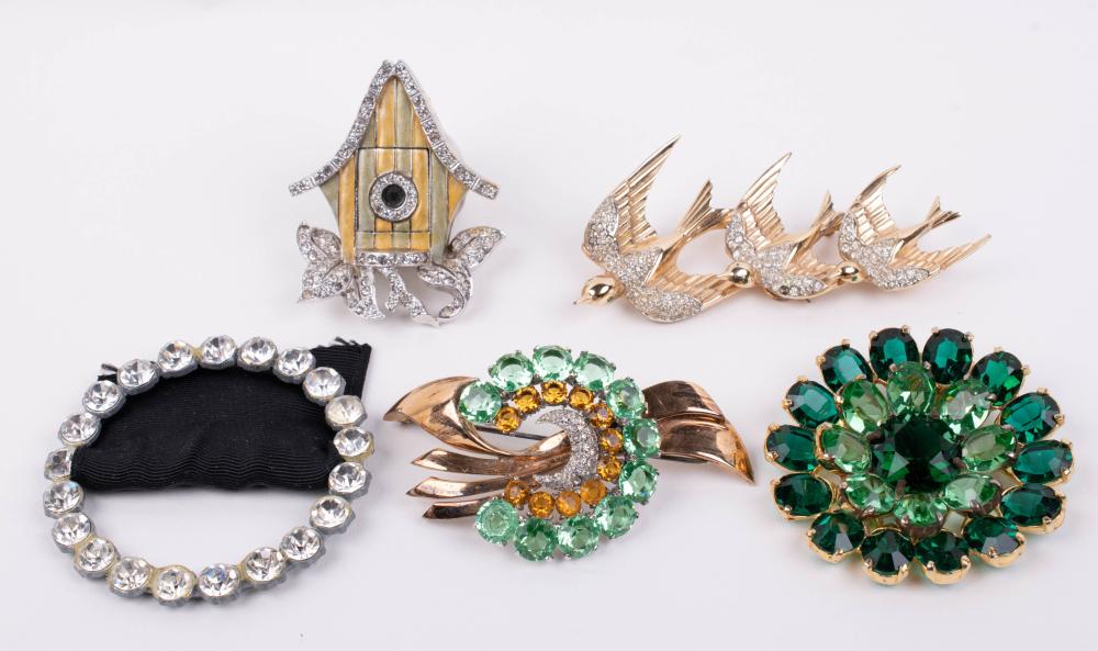 COLLECTION OF COSTUME JEWELRY, INCLUDING