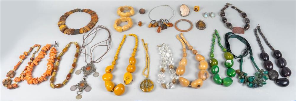 COLLECTION OF COSTUME JEWELRYCOLLECTION