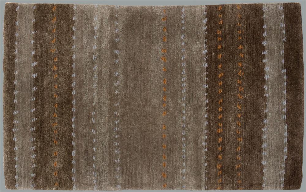 GABBEH WOOL RUG APPROX. 4'11 1/2"