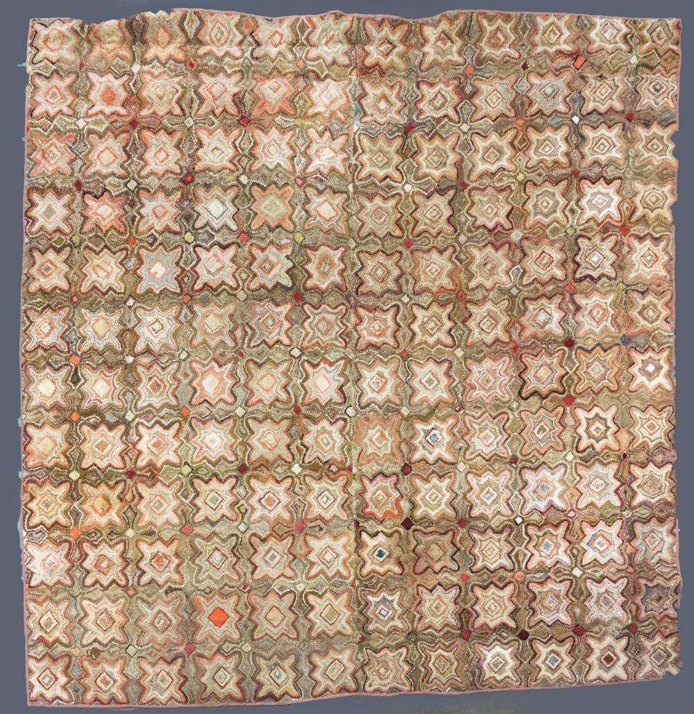 HOOKED RUG WITH GEOMETRIC PATTERN