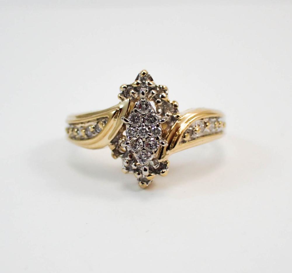 DIAMOND AND TWO TONE GOLD RING  33f11a