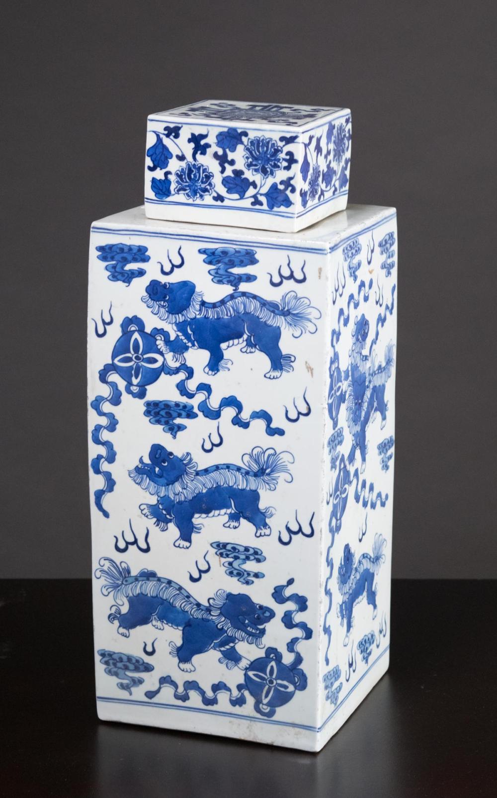 CHINESE BLUE AND WHITE PORCELAIN 33f12b