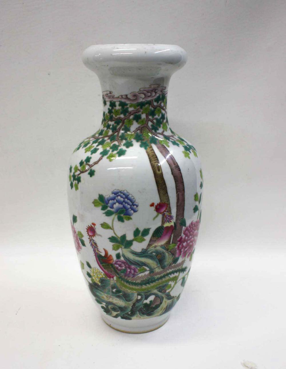 CHINESE FAMILE ROSE PORCELAIN VASE  33f128