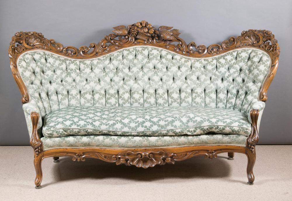 VICTORIAN CARVED AND UPHOLSTERED 33f18d