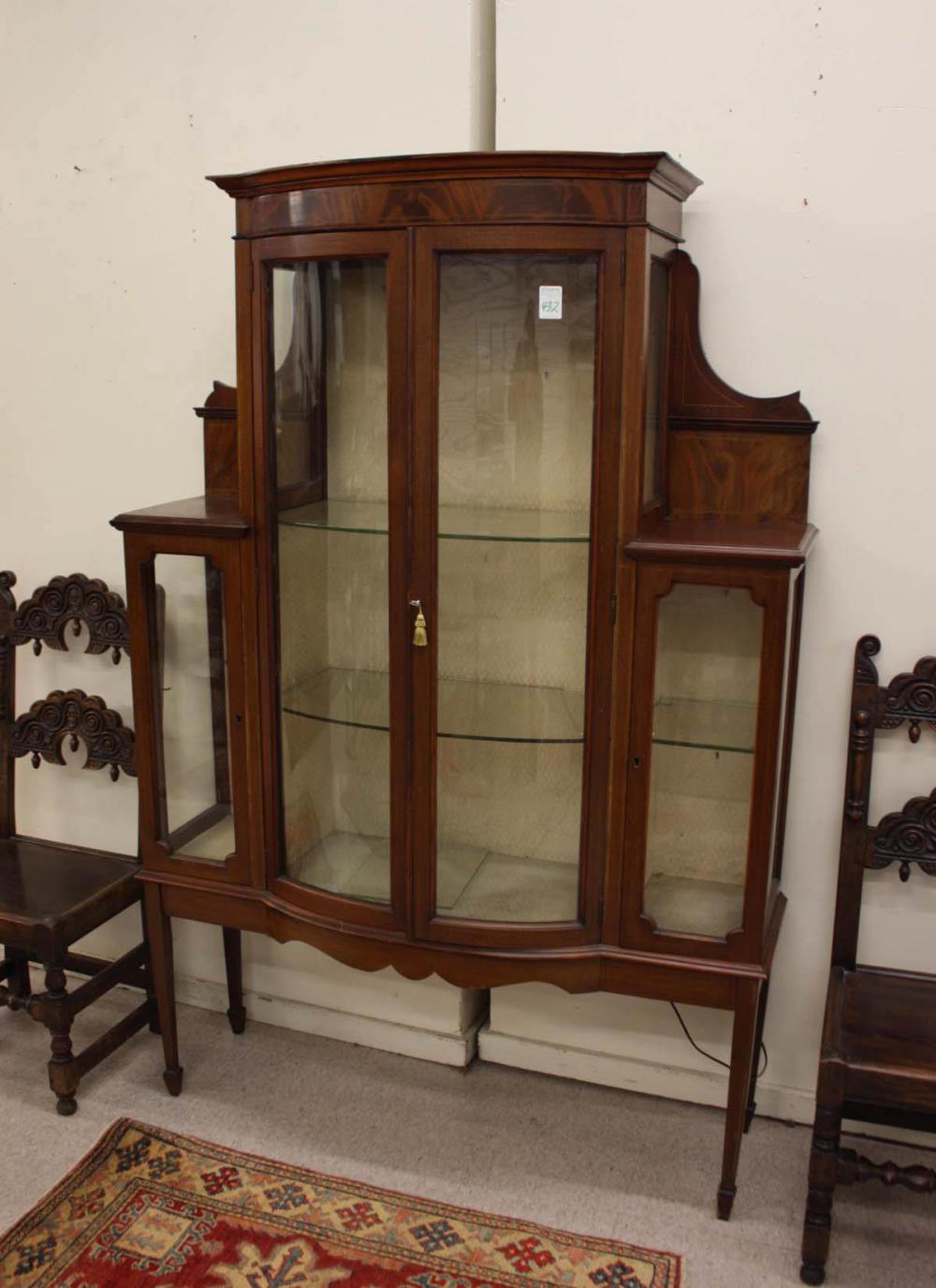 AN EDWARDIAN MAHOGANY CHINA CABINET  33f1a3