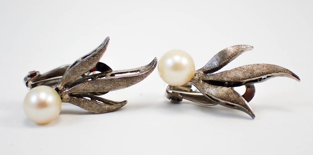 PAIR OF PEARL AND FOURTEEN KARAT 33f206