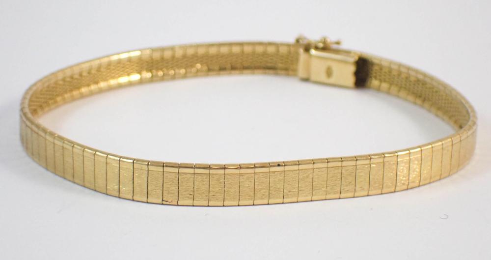 EIGHTEEN KARAT GOLD CHAIN STRAP