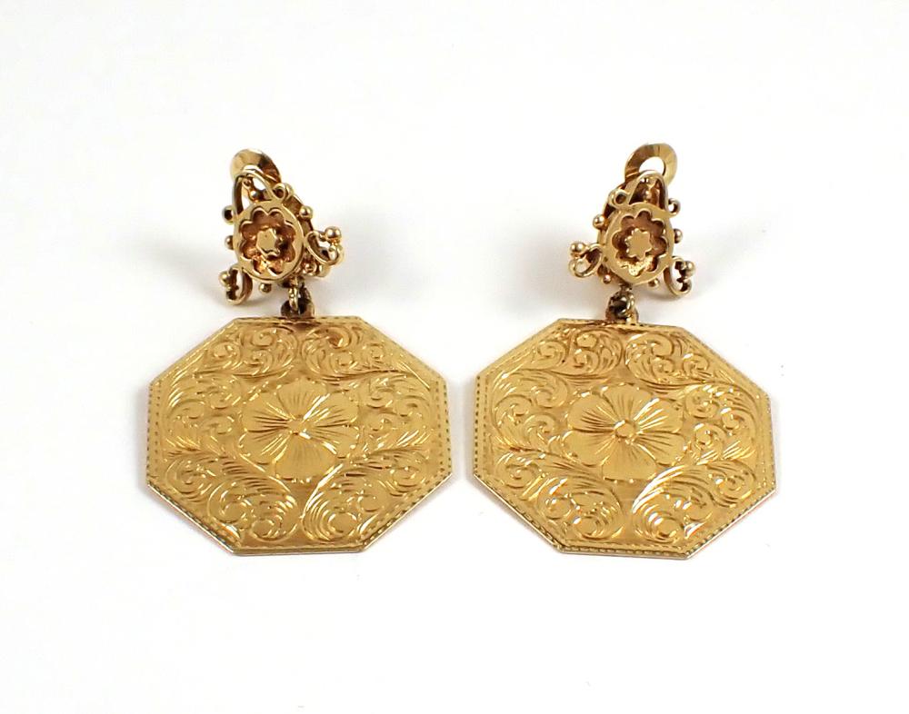 A PAIR OF ENGRAVED FOURTEEN KARAT