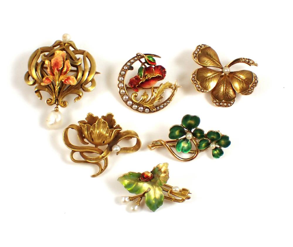 SIX VINTAGE FLOWER FORM BROOCHES 33f25f