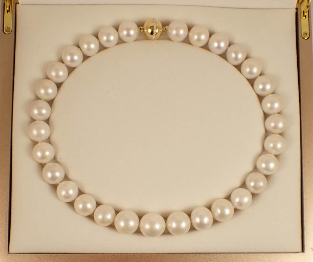 SOUTH SEA PEARL AND EIGHTEEN KARAT