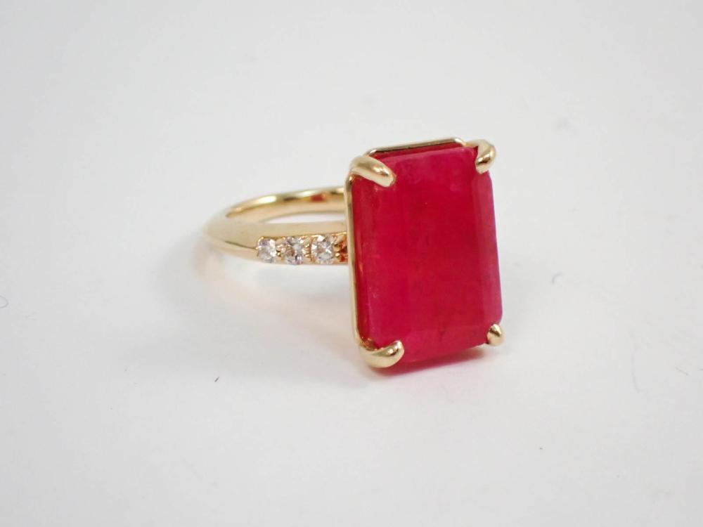 RUBY, DIAMOND AND YELLOW GOLD RING.