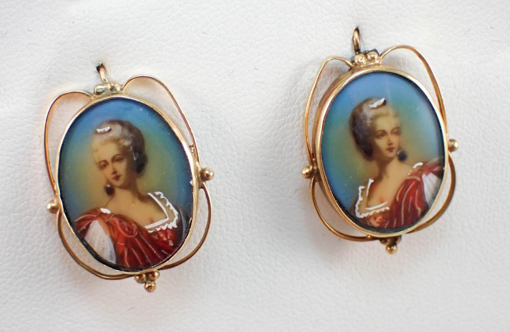 PAIR OF MINITURE PORTRAIT EARRINGS  33f2cf