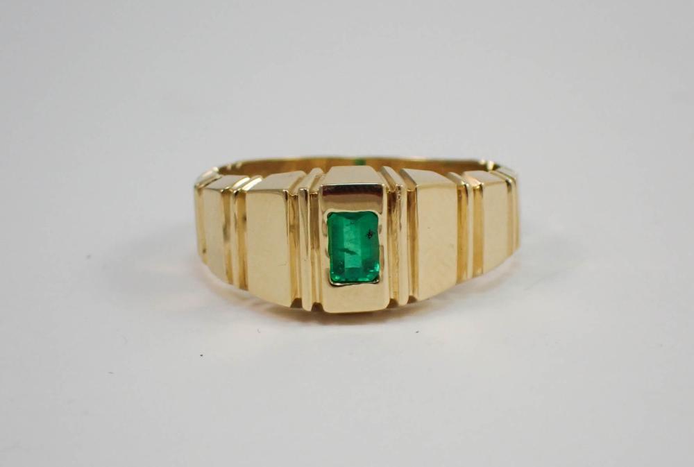 MEN'S EMERALD AND FOURTEEN KARAT