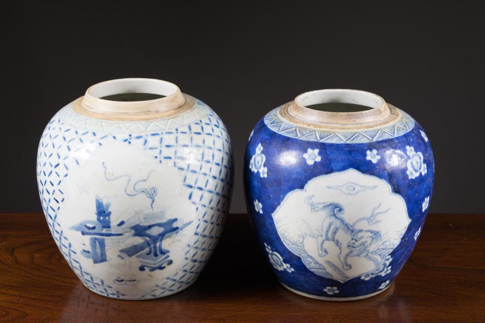 TWO CHINESE BLUE AND WHITE PORCELAIN 33f3ac