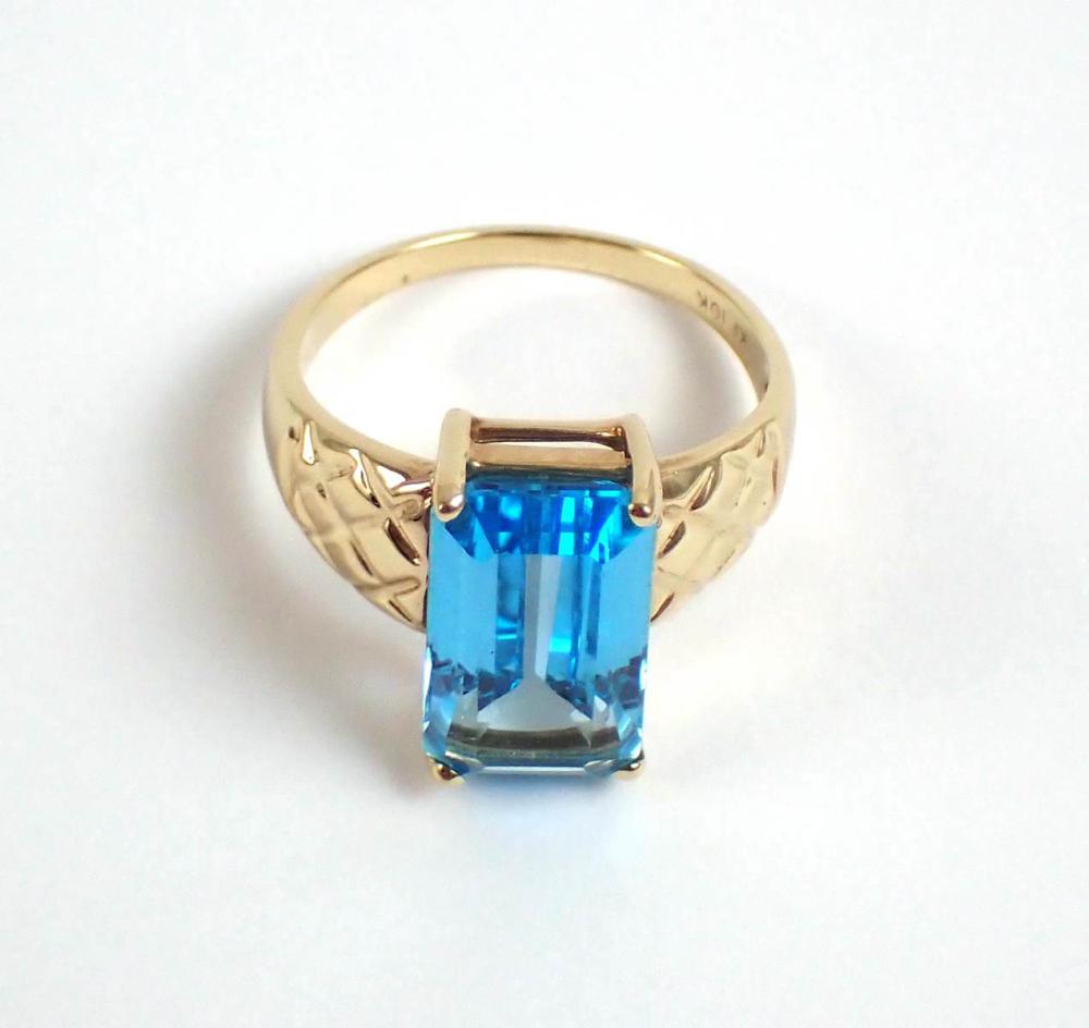 BLUE TOPAZ AND YELLOW GOLD SOLITAIRE